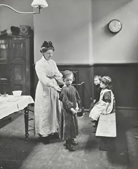 Nurse examining children before cleansing, Chaucer Cleansing Station, London, 1911 Nurse examining children before cleansing, Chaucer Cleansing Station, London, 1911