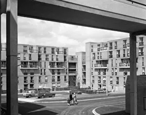 Apartment Block Collection: Oak Hill housing development, Rotherham, South Yorkshire, 1970s. Artist: Michael Walters