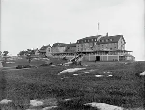 Coastal Resort Prints: Oceanic Hotel and cottages, Star Island