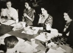 Break Prints: Office girls taking their lunch break, New York, USA, early 1930s