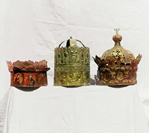 Rostov Museum Prints: Old iron marriage crowns from the seventeenth century