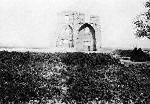 Old ruin on the banks of the Tigris River, Mosul, Mesopotamia, 1918