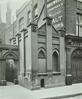 Council Prints: Old Watch House, Upper Thames Street, London, April 1922