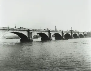 Waterloo Bridge Gallery: Old Waterloo Bridge and the South Bank, London, 1895