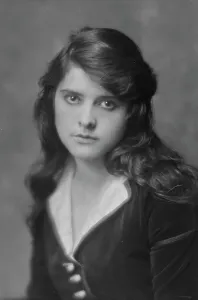 Buttoned Prints: Olonova, Olga, Miss, portrait photograph, 1915 Sept. 23. Creator: Arnold Genthe