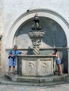 Dubrovacko Neretvanska Prints: Onofrios little fountain, Dubrovnik, Croatia