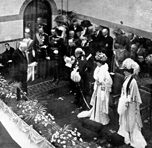 Officials Prints: The opening of the New Manchester Royal Infirmary: the King and Queen on the platform