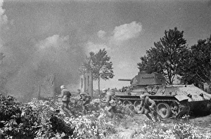 Oryol Prints: Operation Kutuzov. Soviet troops follow their tanks near Orel. Artist: Anonymous