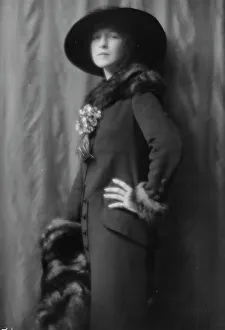 Osborn, Audrey, Miss, portrait photograph, 1913. Creator: Arnold Genthe