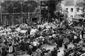 Outside the Central Market, Paris, 1931.Artist: Ernest Flammarion Outside the Central Market, Paris, 1931.Artist: Ernest Flammarion
