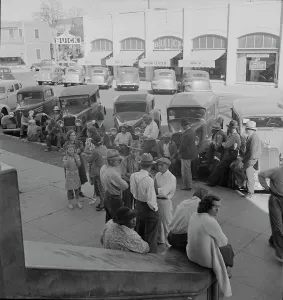 Committee Prints: Outside the Labor Temple, during the cotton strike