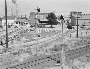 Cotton Gallery: From the overpass approaching Fresno, between Tulare and Fresno, California, 1939