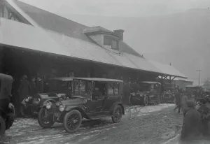 Roosevelt Teddy Prints: Oyster Bay: arriving for Roosevelt funeral, 1919. Creator: Bain News Service