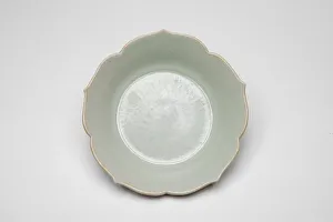 Pair of Foliate-Rimmed Dish, Five Dynasties period (907-960) or Northern Song dynasty