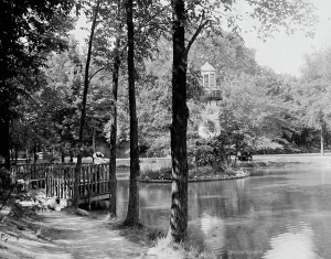 Palmer Park Prints: Palmer Park, Detroit, Mich. c.between 1910 and 1920. Creator: Unknown