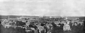 Shelling Prints: Panorama de Soissons sous le feu de la grosse artillerie allemande, 1914. Creator: Unknown