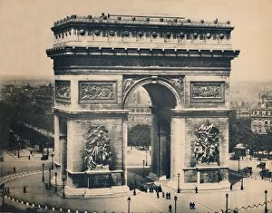Avenue Des Champs Elysees Gallery: Paris. - L Arc De Triomphe. - LL, c1910. Creator: Unknown