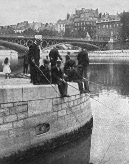 Paris pendant la Bataille de Paris'; l'ouverture de la peche, le 16 juin, 1918. Creator: Unknown. Paris pendant la Bataille de Paris'; l'ouverture de la peche, le 16 juin, 1918. Creator: Unknown