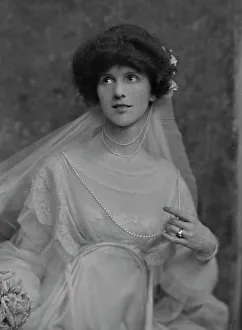 Wedding Day Prints: Parke, Jean, Miss, portrait photograph, 1916 June 2. Creator: Arnold Genthe
