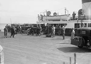 Southampton Prints: Passengers embarking on Southampton ferry. Creator: Kirk & Sons of Cowes