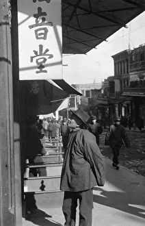 Passer By Prints: Passers-by, Chinatown, San Francisco, between 1896 and 1906. Creator: Arnold Genthe