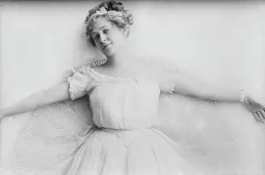 Photographglass Negative Prints: Pauline Chase, between c1910 and c1915. Creator: Bain News Service