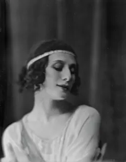 Pavlova, Anna, Madame, portrait photograph, 1915 Nov. 8. Creator: Arnold Genthe