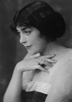 Movie Prints: Pearson, Virginia, Miss, portrait photograph, 1915 July 13. Creator: Arnold Genthe