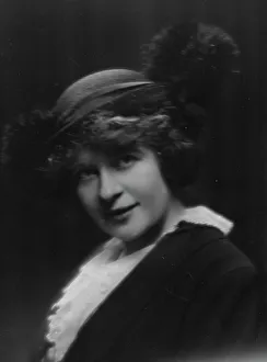 Silent Film Prints: Peedie, J.S. Mrs. (Ann Murdock), portrait photograph, 1914 Mar. 12. Creator: Arnold Genthe
