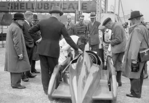 People examining Leon Cushmans Austin 7 racer at Brooklands for a speed record attempt, 1931