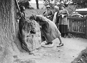 Aelfred Gallery: People visiting King Alfreds Blowing Stone, Kingston Lisle, near Uffington, Oxfordshire, c1920s