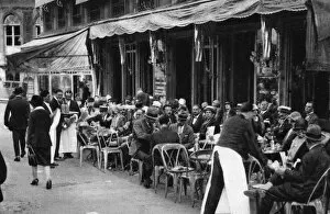 Ernest Flammarion Gallery: People at a well-known Parisian pavement cafe, 1931. Artist: Ernest Flammarion