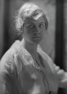 Cautious Prints: Perkins, Helen J. Miss, portrait photograph, 1914 Apr. 18. Creator: Arnold Genthe