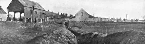 A Perthes-les Hurlus; L'acces du village est defendu par des tranchees et de fil de fer, 1915. Creator: Unknown
