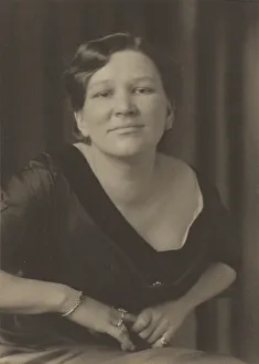 Evans Frederick Henry Hon Frps Prints: Phyllis Hatton, about 1900. Creator: Frederick Henry Evans