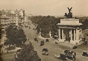 Piccadilly and the Quadriga of Constitution Hill, c1935. Creator: Unknown