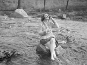 Picnic with Martha Hedman and friends, between 1912 and 1919. Creator: Arnold Genthe
