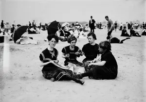 Holidaymakers Prints: Picnicing on the beach, between 1900 and 1905. Creator: Unknown
