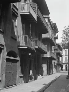 Pirate Alley, New Orleans, between 1920 and 1926. Creator: Arnold Genthe
