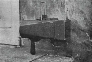 Photographic Equipment Prints: Pistolet telephotographique des Aviateurs allemands; Cote gauche de l'appareil