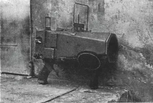 Photographic Equipment Prints: Pistolet telephotographique des Aviateurs allemands; l'appareil vu du cote droit