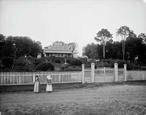 Plantation Prints: Planter's home on the Mississippi, between 1880 and 1897. Creator: William H. Jackson