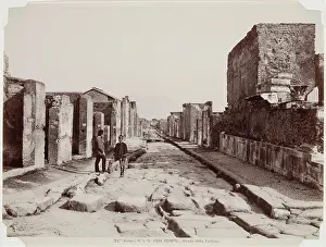 Vanishing Point Prints: Pompeii - Strada della Fortuna, between 1850 and 1900. Creator: Alinari