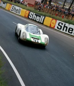 Sarthe Prints: Porsche 907-6 driven by Siffert-Herrman, 1967 Le Mans