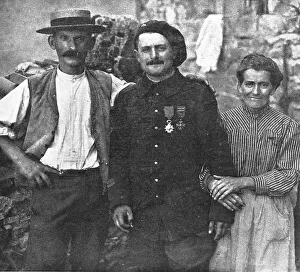 Duty Prints: Portant la croix de la Legion d'honneur, 1916. Creator: Unknown