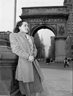 Washington Square Prints: Portrait of Ann Hathaway, Washington Square