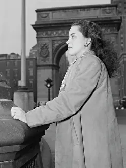 Washington Square Prints: Portrait of Ann Hathaway, Washington Square