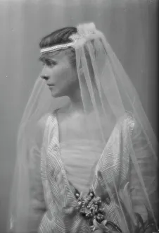 Wedding Day Prints: Potter, E.A. Mrs. portrait photograph, 1915 Apr. 5. Creator: Arnold Genthe