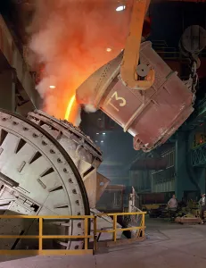 Rotherham Prints: Pouring molten iron into a Kaldo unit