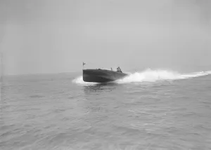 The power boat Maple-Leaf III under way, 1911. Creator: Kirk & Sons of Cowes